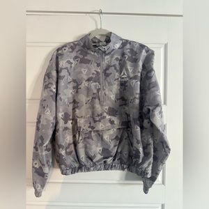 Girls Reebok, half zip windbreaker. Camo.